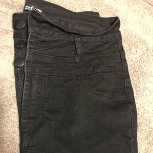 Black distressed skinny jeans